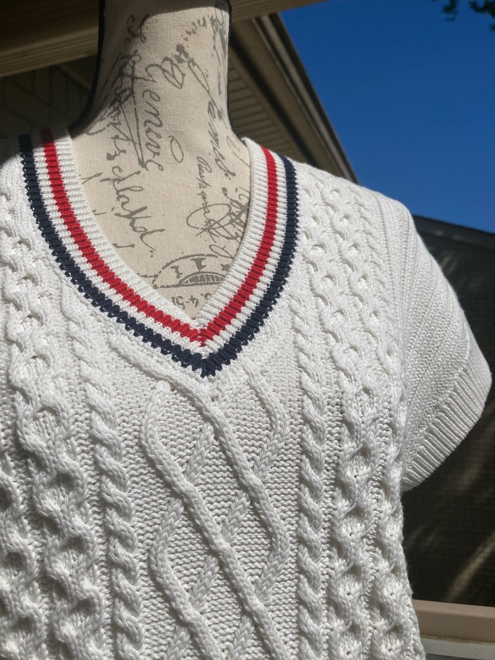 Hunter Stripe Cable Knit Stitch White Sweater Vest with Red Blue Stripe Details - Picture 5 of 17